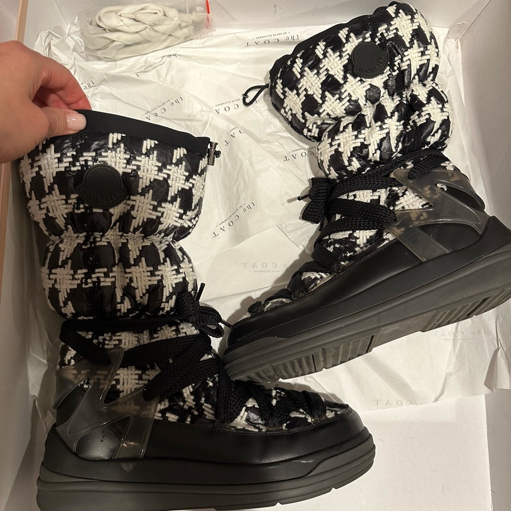 Ski boots. Used 2 times. Moncler brand. I bough it in Saks winter ago